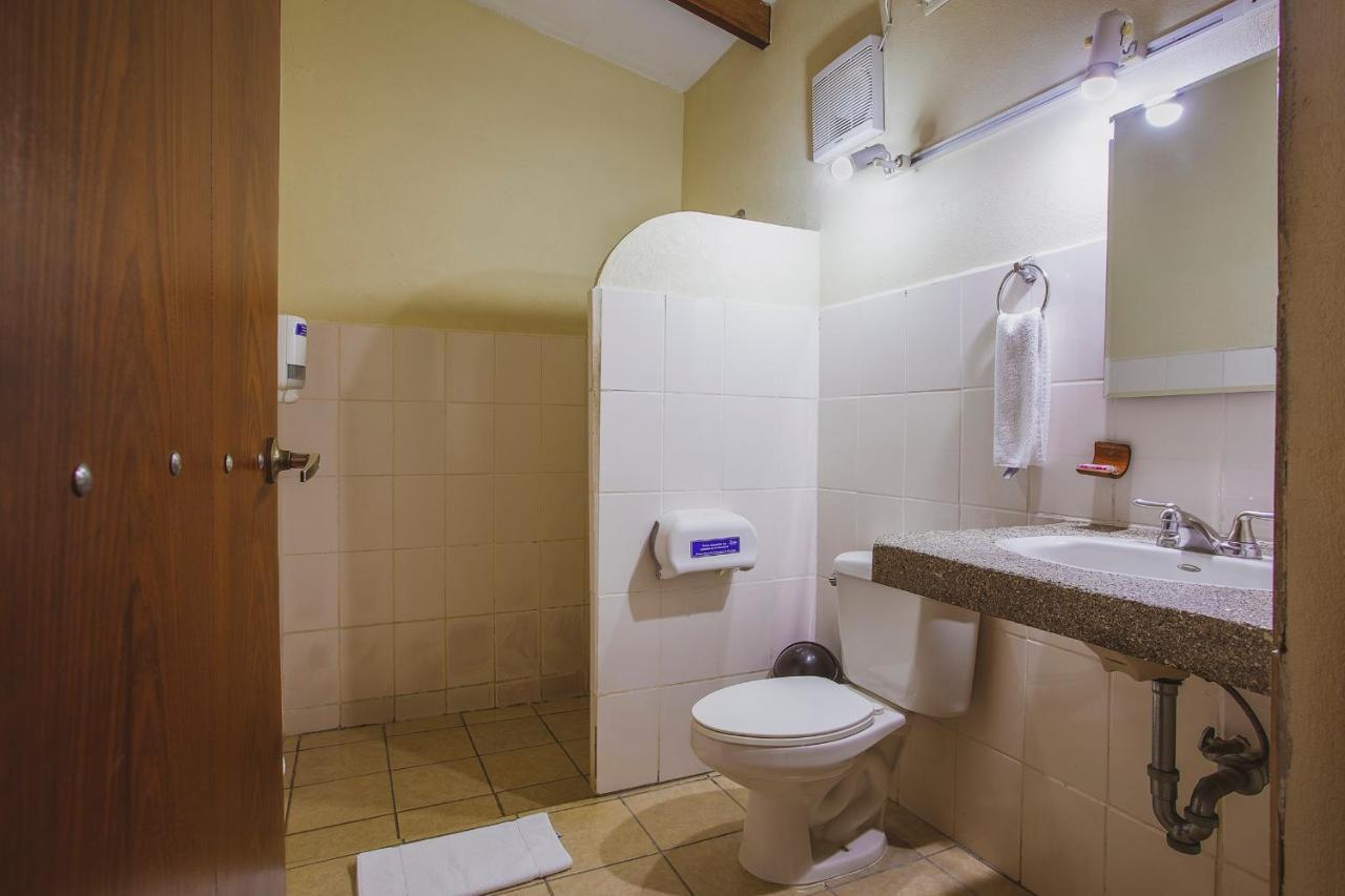 Hotel La Hacienda Quesada  ภายนอก รูปภาพ
