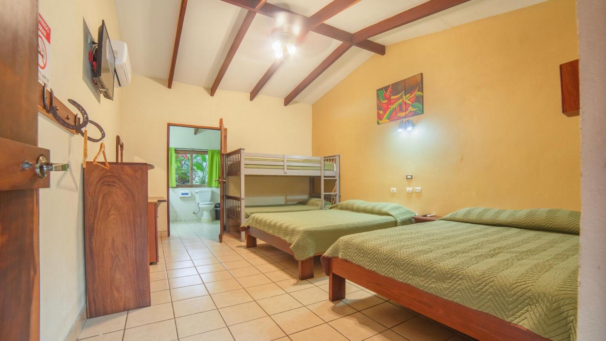 Hotel La Hacienda Quesada  ภายนอก รูปภาพ